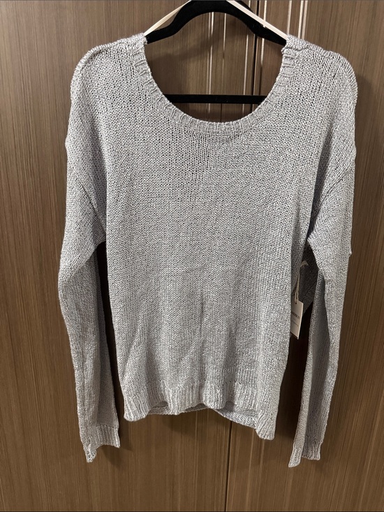 Forever 21 Sweaters - Forever 21 Light Gray Scoop Neck Knit Sweater